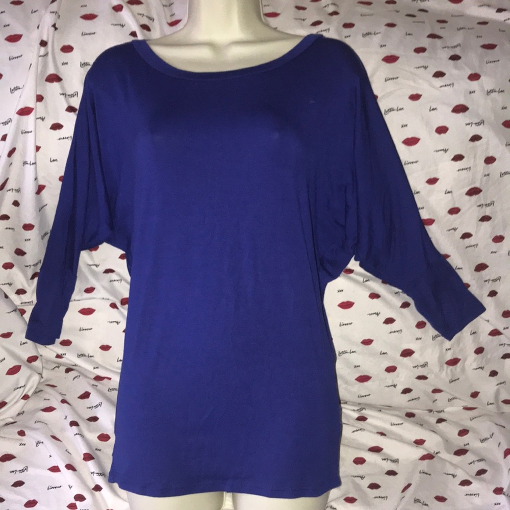 Emma’s closet blue 3/4 sleeved shirt 💕 small
